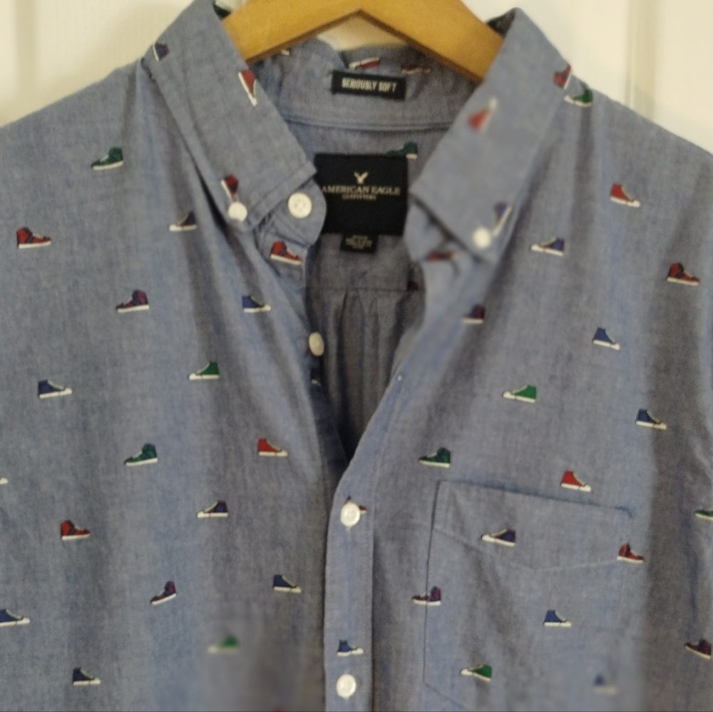 American Eagle Outfitters Blue Sneaker Patterned Men's Button Up Shirt